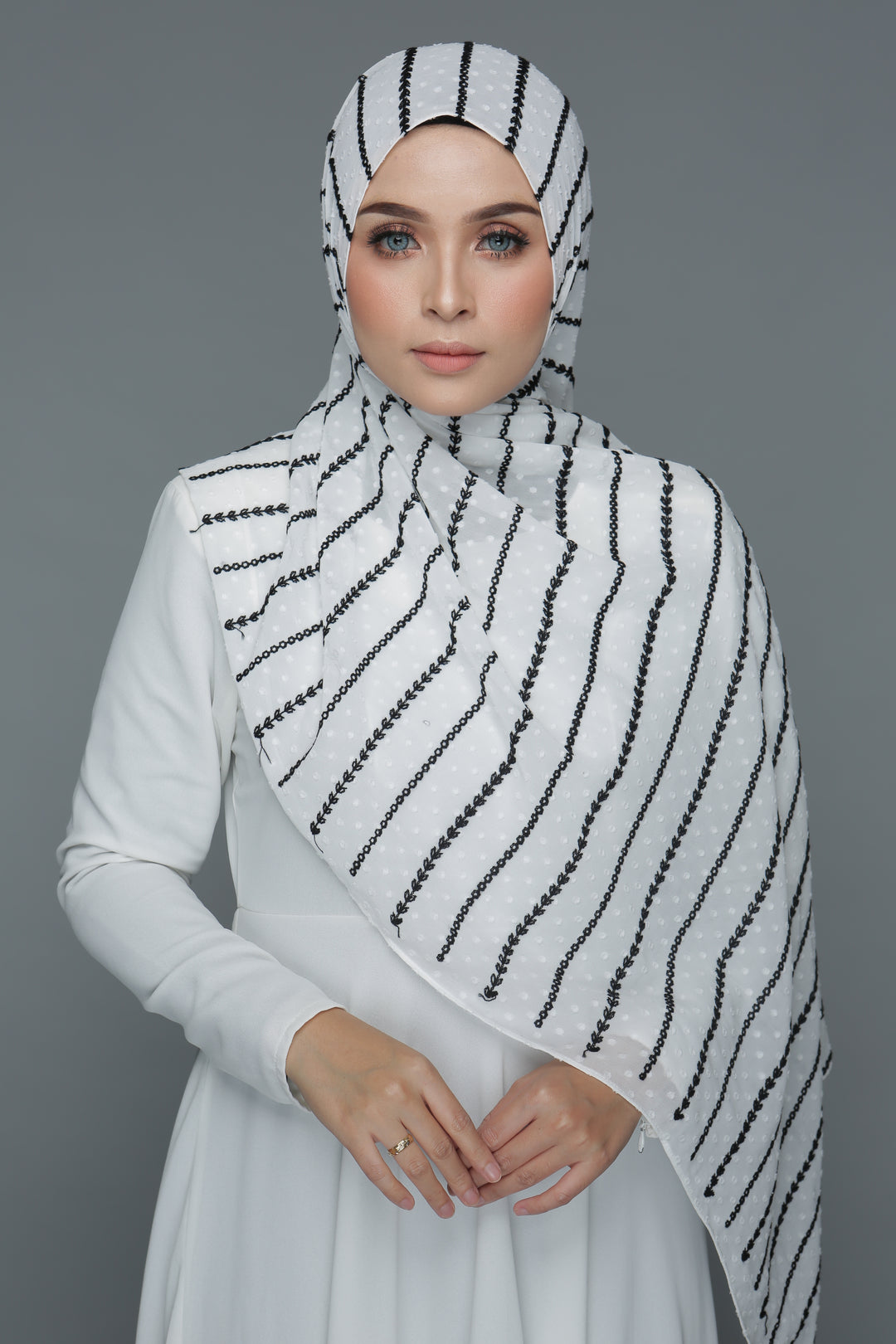 Textured Embroidery Shawl (White)