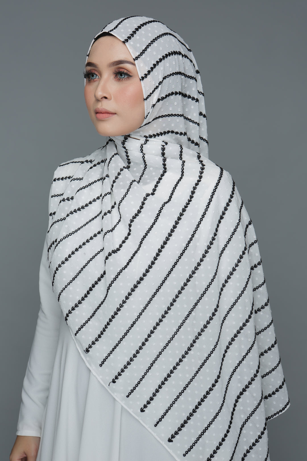 Textured Embroidery Shawl (White)