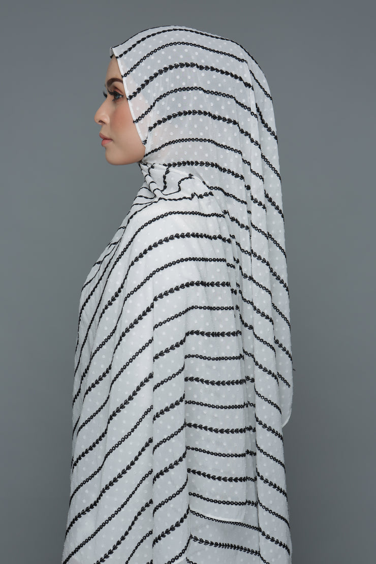 Textured Embroidery Shawl (White)
